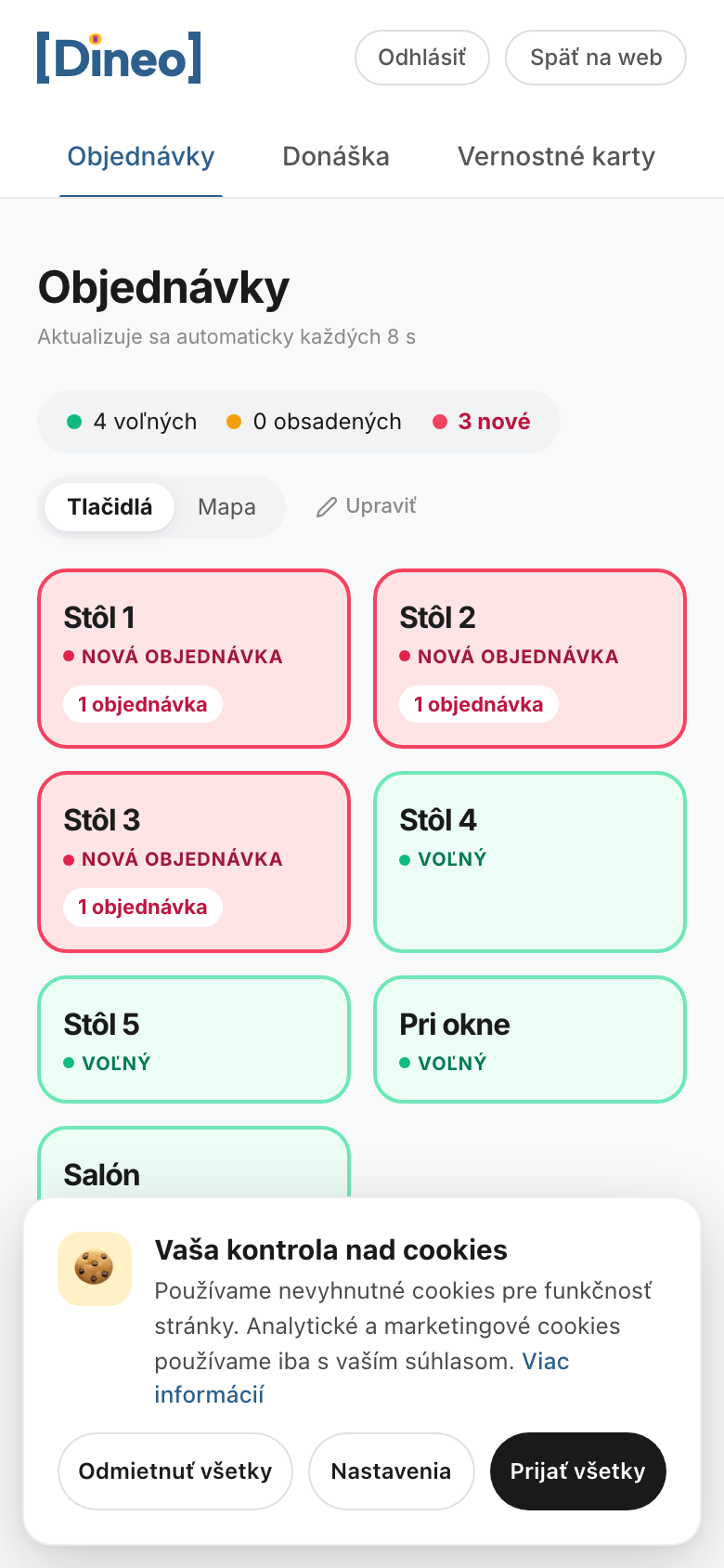 Panel obsluhy — prehľad objednávok so stavmi a stolmi